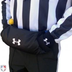 Under Armour Undeniable Handwarmer 10 Under Armour Undeniable Handwarmer -smitty shop UA WARMER WORN ANGLED HANDS IN